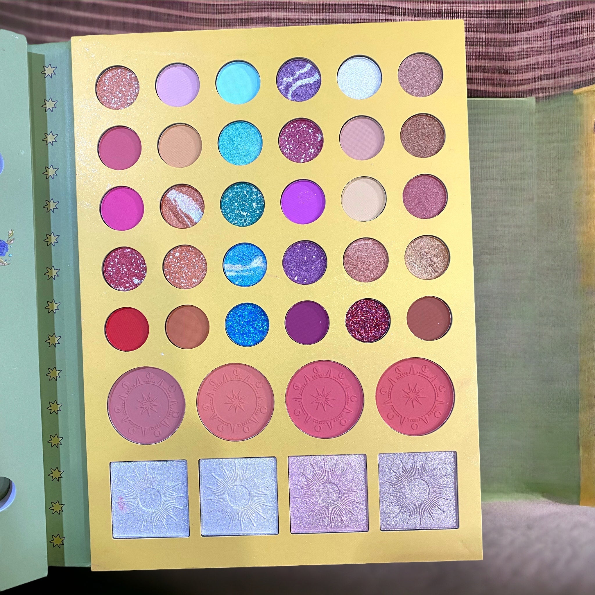 MOCALLURE ULTIMATE SHADOW BOOK PALETTE